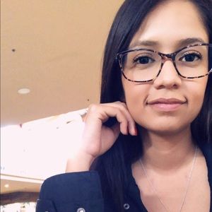 Meet your Posher, Kassandra